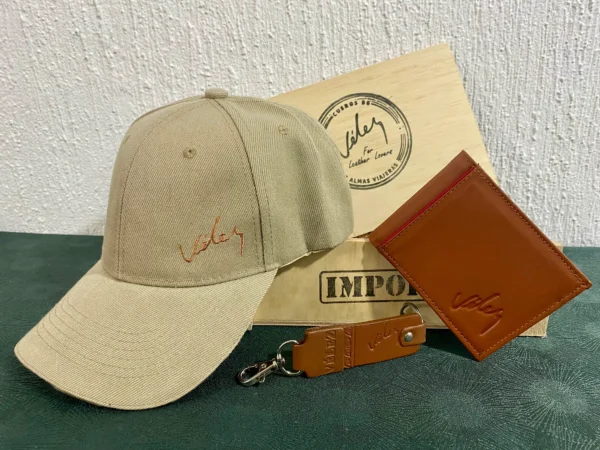 Trio Velez Gorra Billetera Llavero Caja - Imagen 3